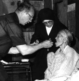 Fr Francis Royer SSC gives communion to an elderly Korean woman in 1972.