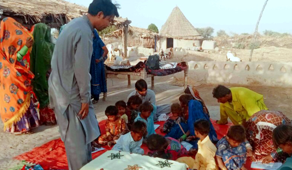 Columban Jerry Lohera with children in the village using coloring materials based on Sunday‘s gospel reading. Photo: Fr. Jerry Lohera, SSC